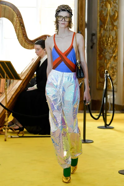 Look 54